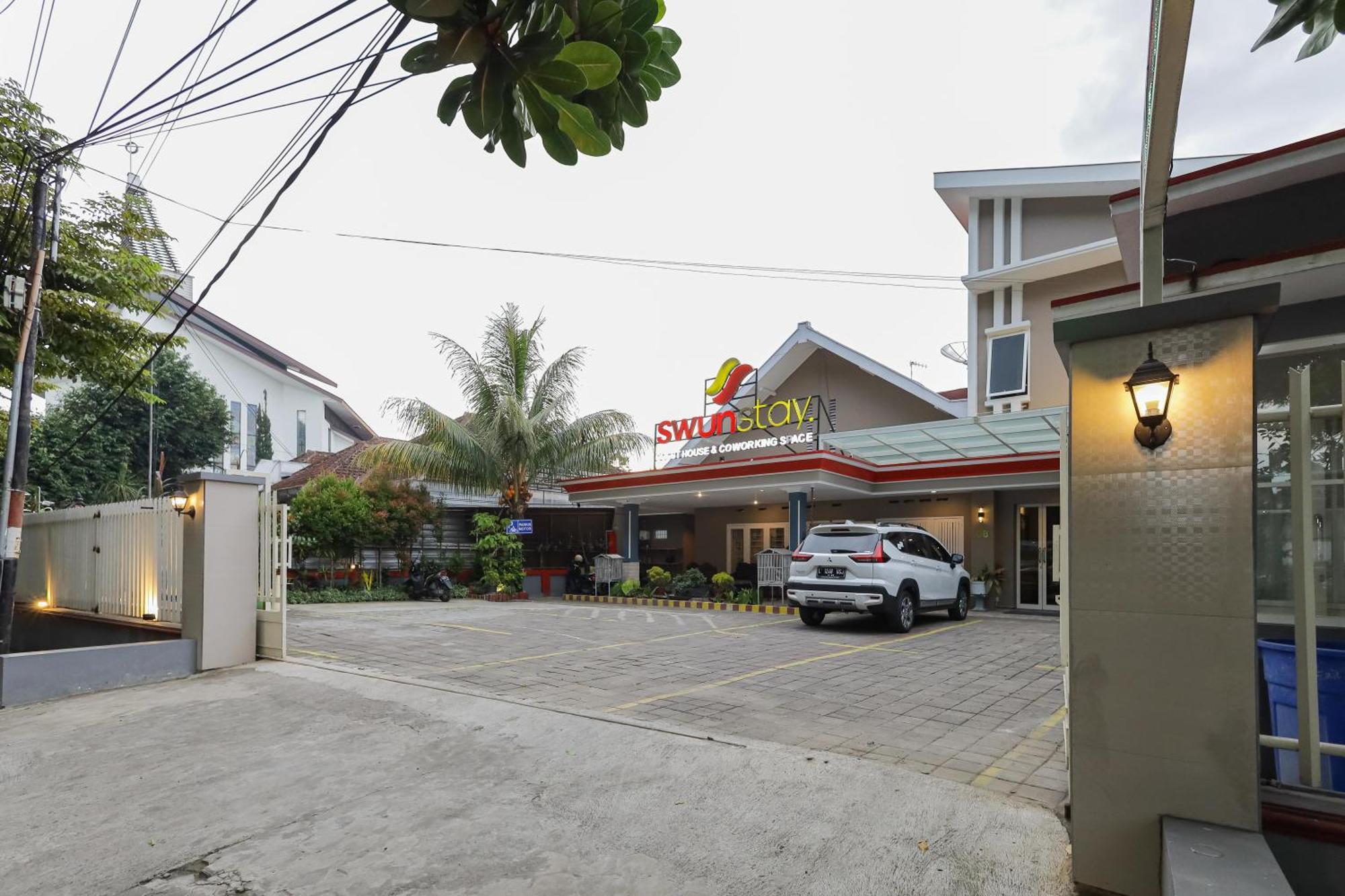 Reddoorz Plus At Swun Stay Raya Langsep Malang Eksteriør billede