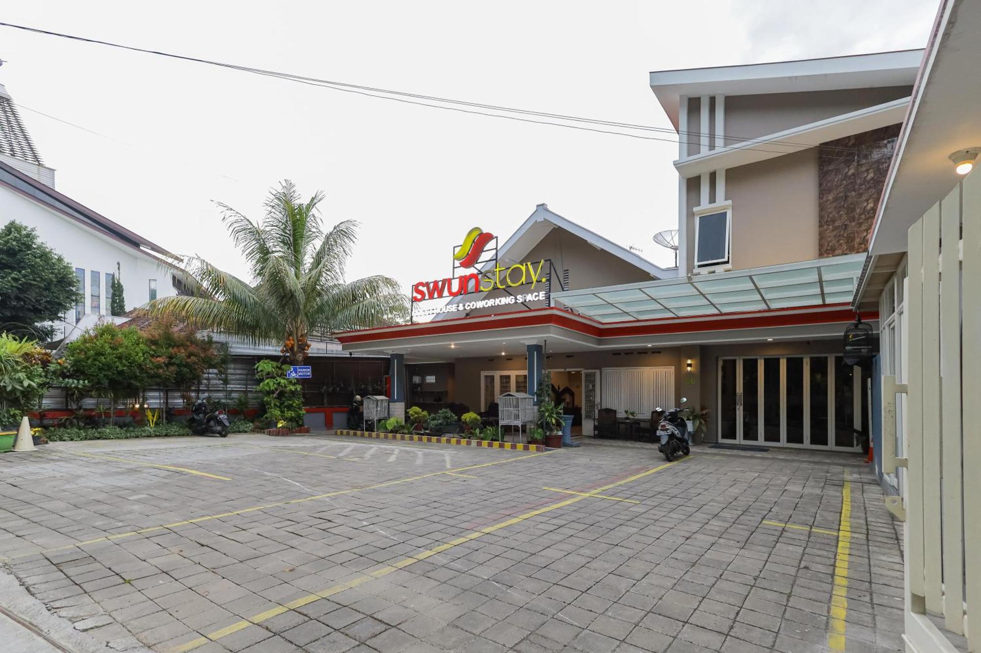 Reddoorz Plus At Swun Stay Raya Langsep Malang Eksteriør billede