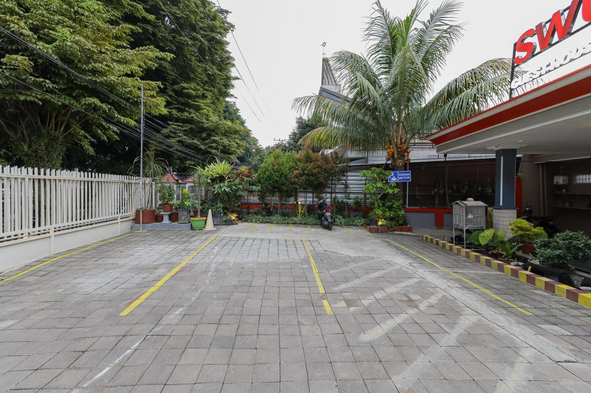 Reddoorz Plus At Swun Stay Raya Langsep Malang Eksteriør billede