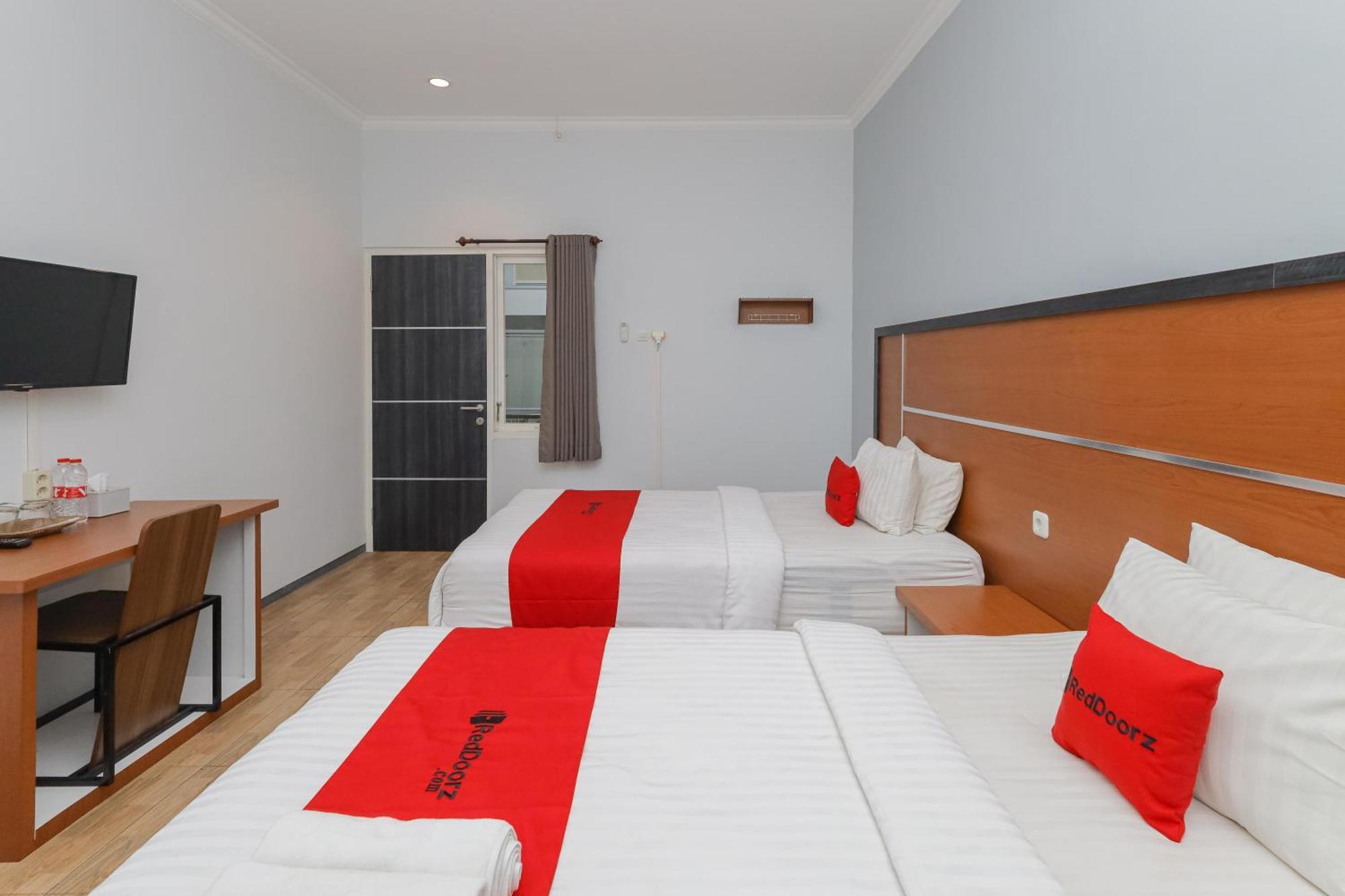 Reddoorz Plus At Swun Stay Raya Langsep Malang Eksteriør billede