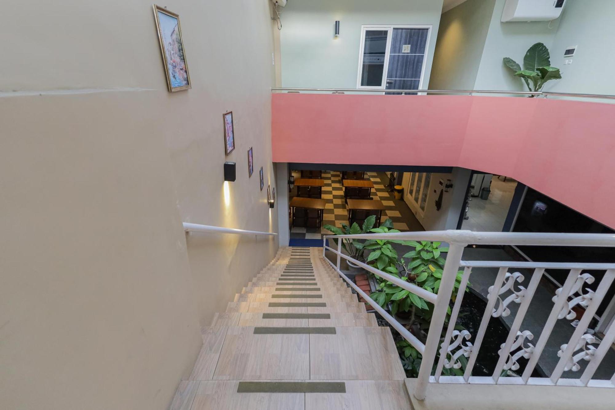 Reddoorz Plus At Swun Stay Raya Langsep Malang Eksteriør billede