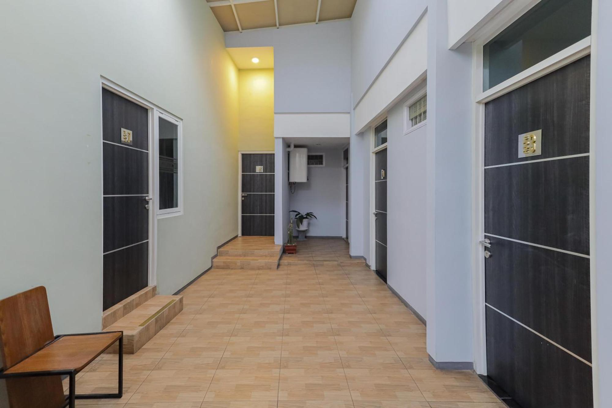 Reddoorz Plus At Swun Stay Raya Langsep Malang Eksteriør billede