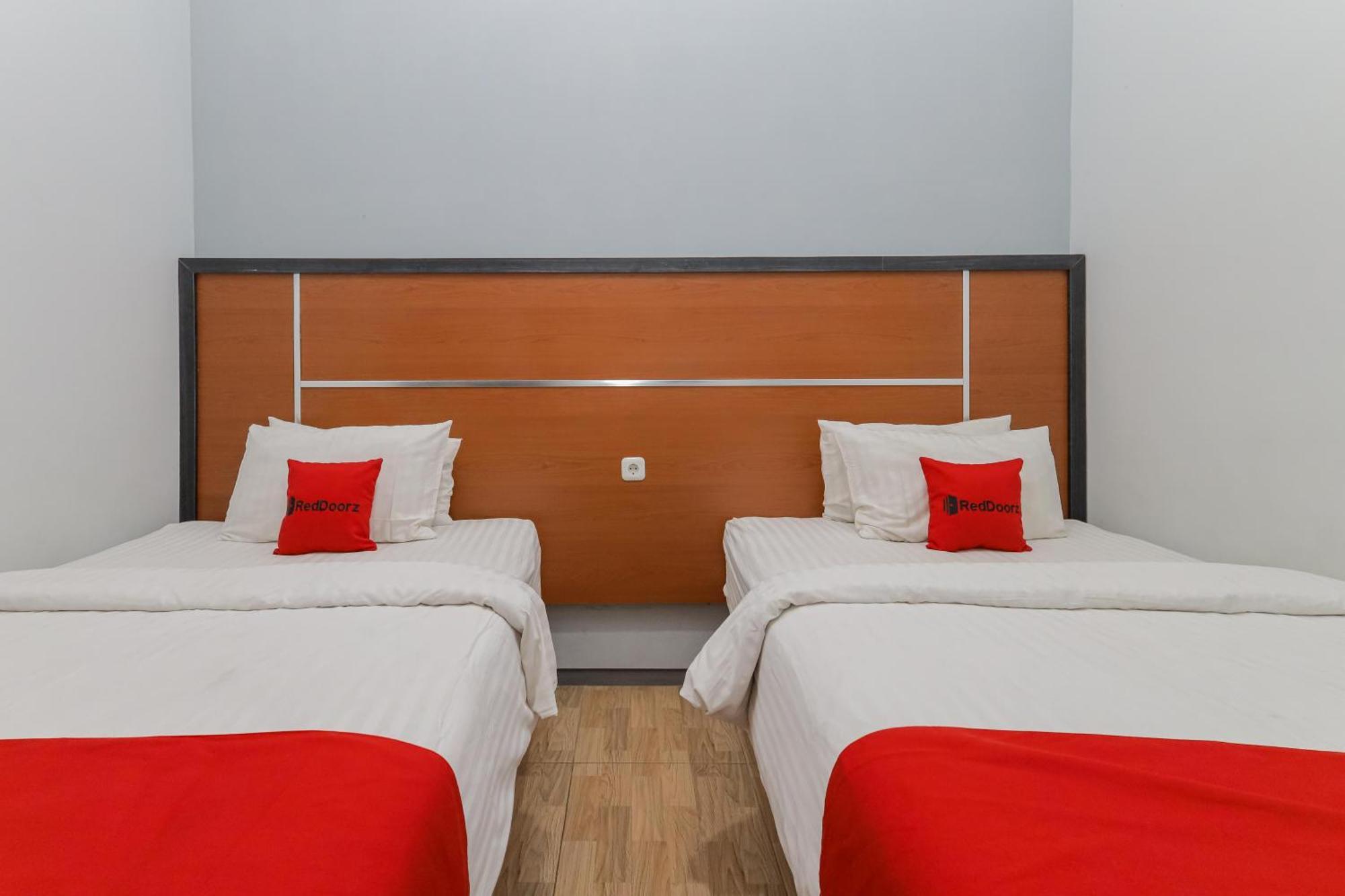 Reddoorz Plus At Swun Stay Raya Langsep Malang Eksteriør billede